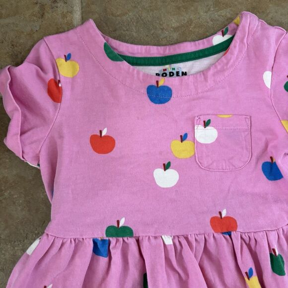 Mini Boden Dress Girls Size 4-5 Pink Apples Short Sleeve Cute Chic - Picture 2 of 4